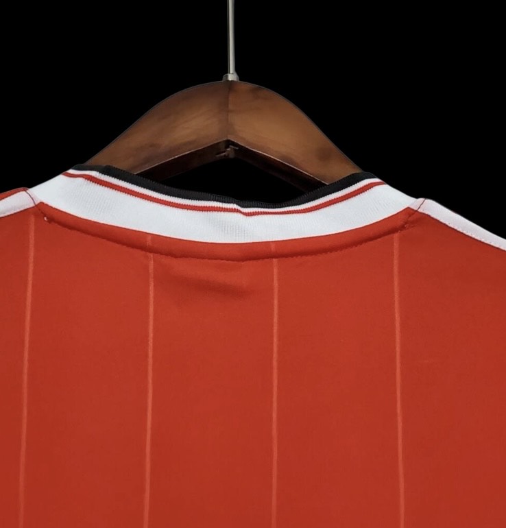 Manchester United Retro Shirt 83/84