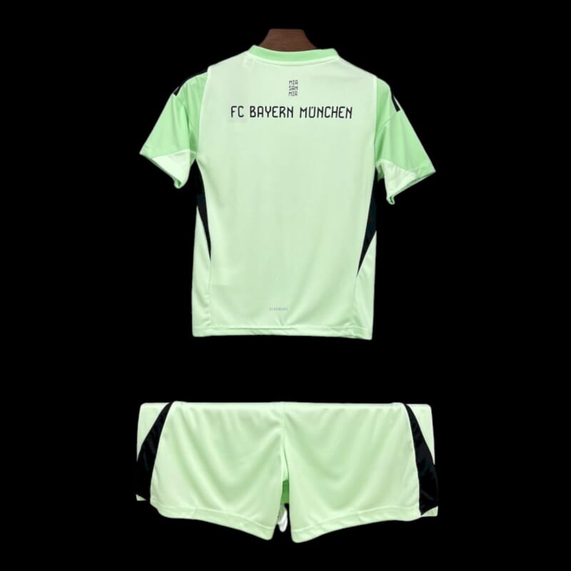 Bayern Munich Goalkeeper Kit 25/26 - Child