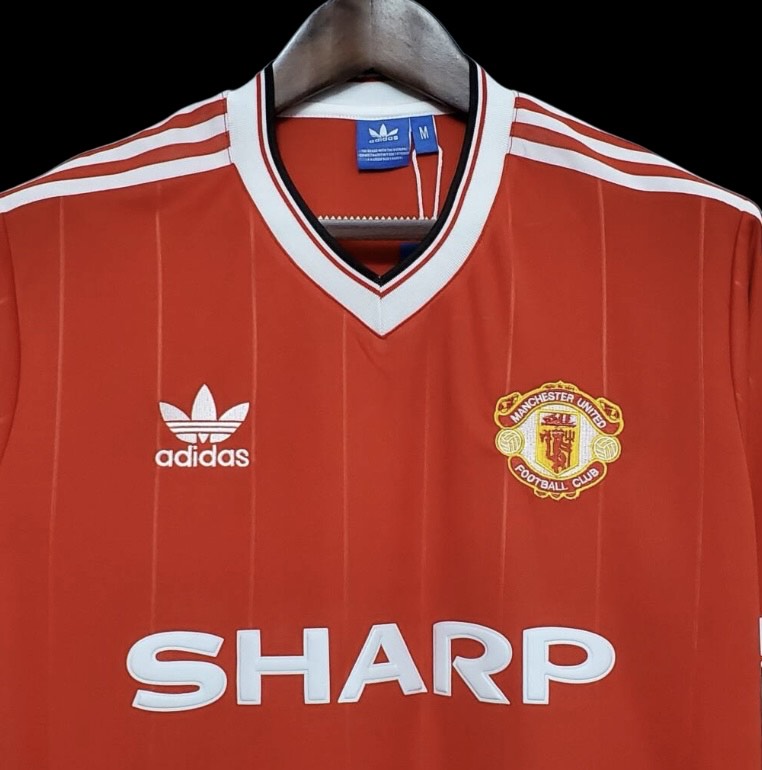 Manchester United Retro Shirt 83/84