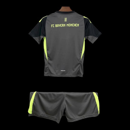 Bayern Munich Goalkeeper Kit 25/26 - Child